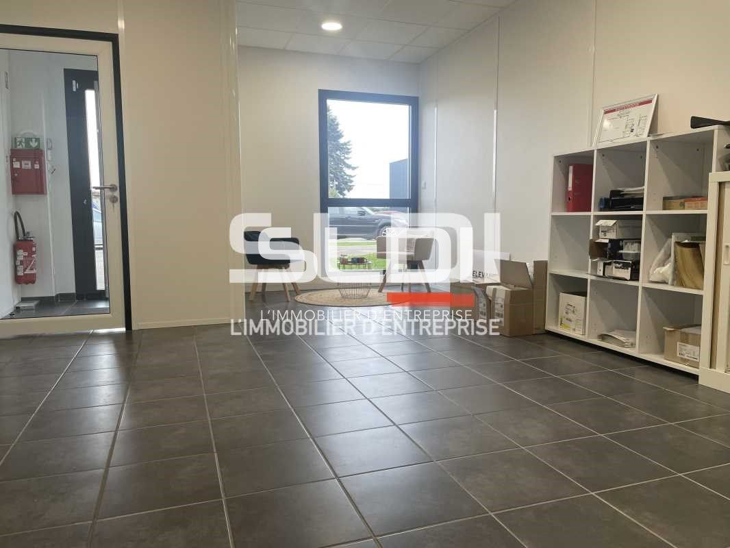 Saint Priest, proche des axes autoroutiers, nous 