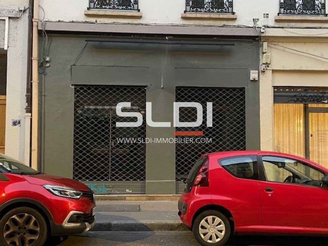 Nous vous proposons à la location, un local comme