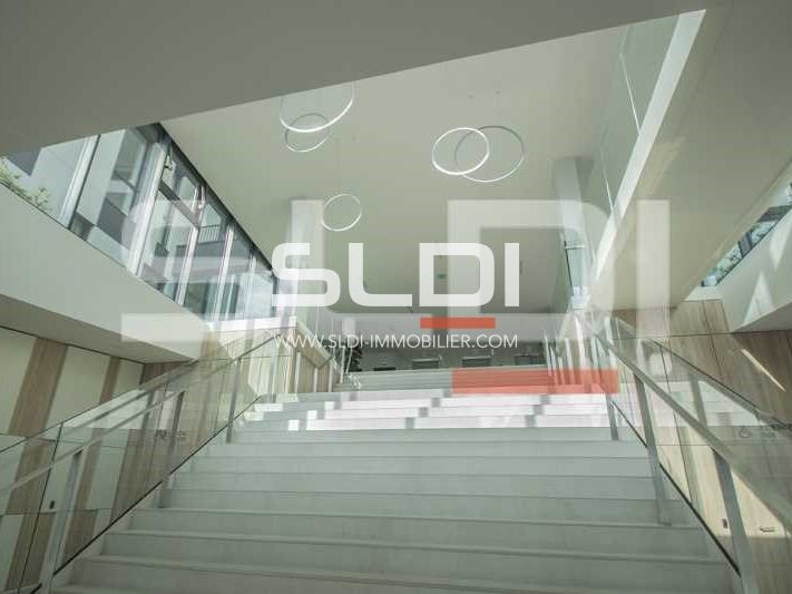 A proximité du boulevard périphérique, nous vous 