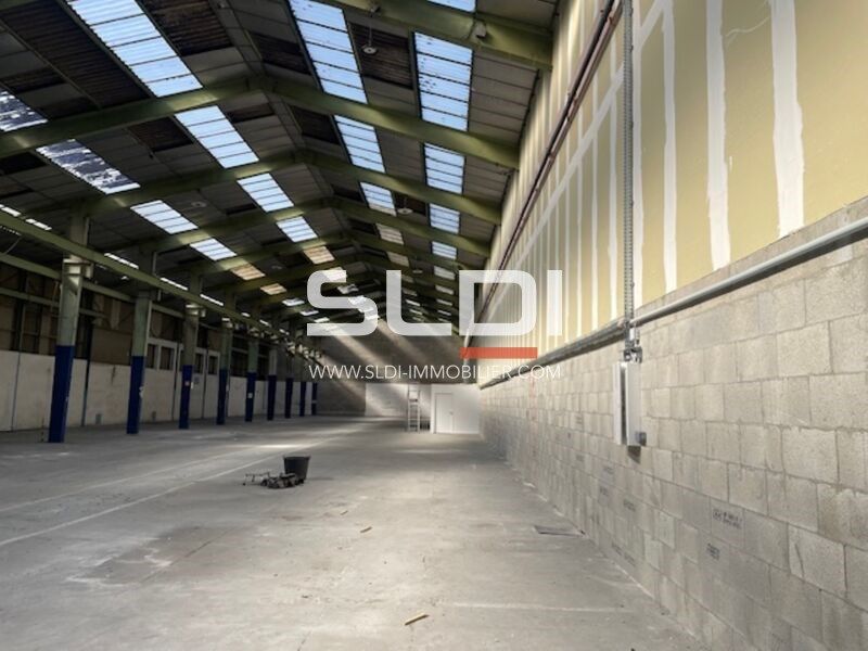 À la recherche d'un local d'activité - entrepôt à