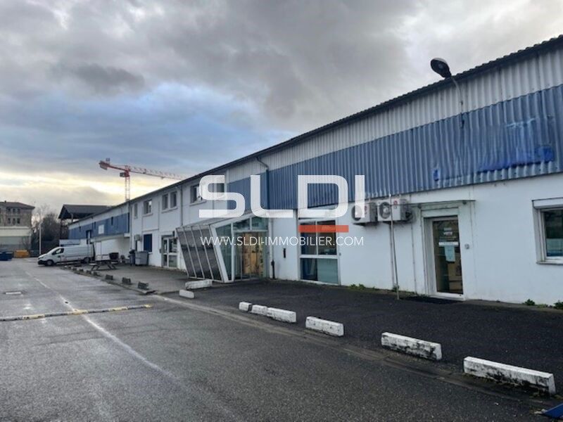 À la recherche d'un local d'activité - entrepôt à