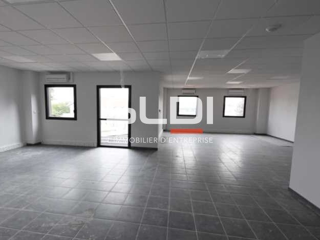 Nous vous proposons un bâtiment d'activités à con