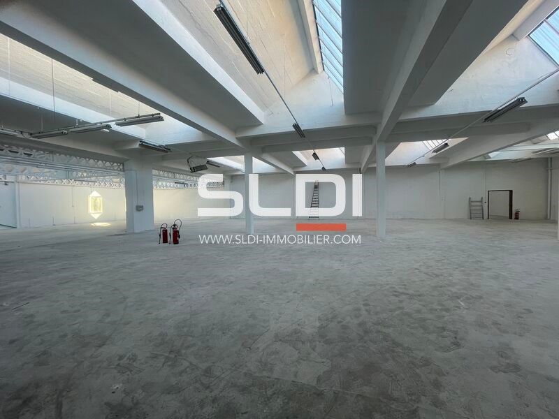 À la recherche de locaux d'activités spacieux à V