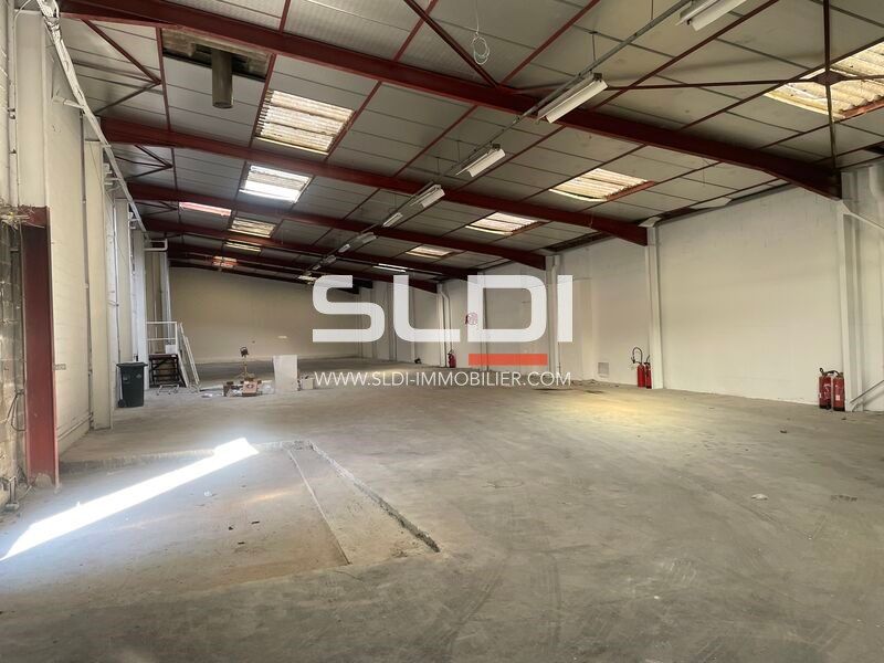 À la recherche de locaux d'activités spacieux à V