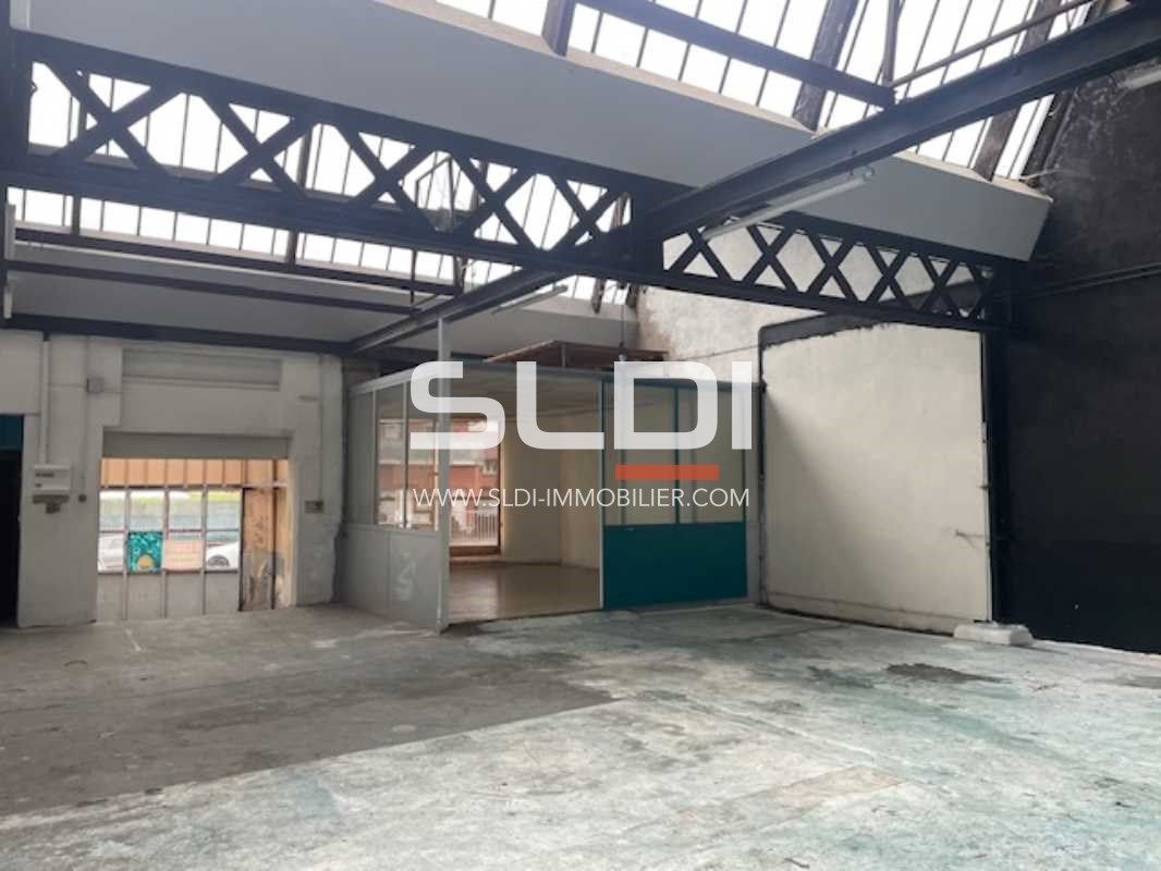 Nous vous proposons à la location un bâtiment d'a