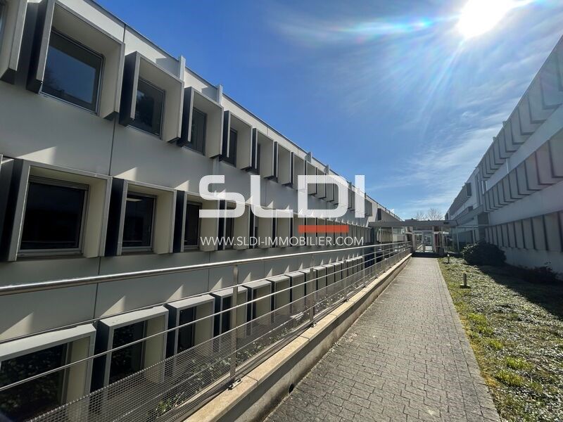 Nous vous proposons à la vente, 593 m² de bureaux