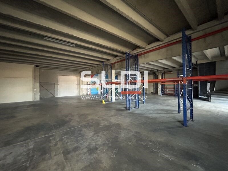 Nous vous proposons à la location ce spacieux esp