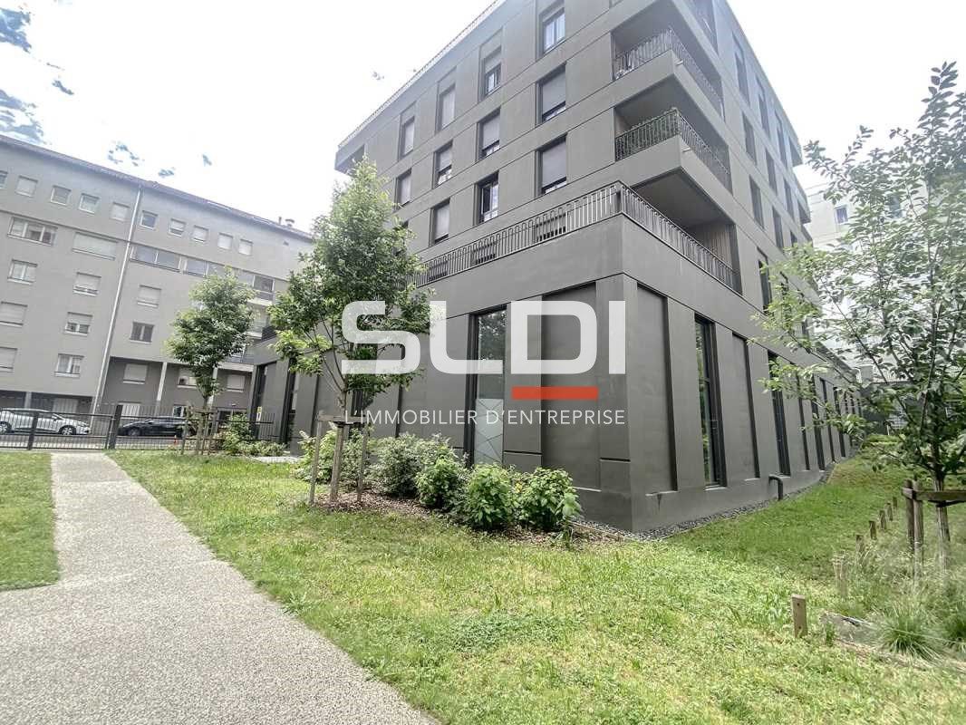 Nous vous proposons deux espaces de bureaux ou de