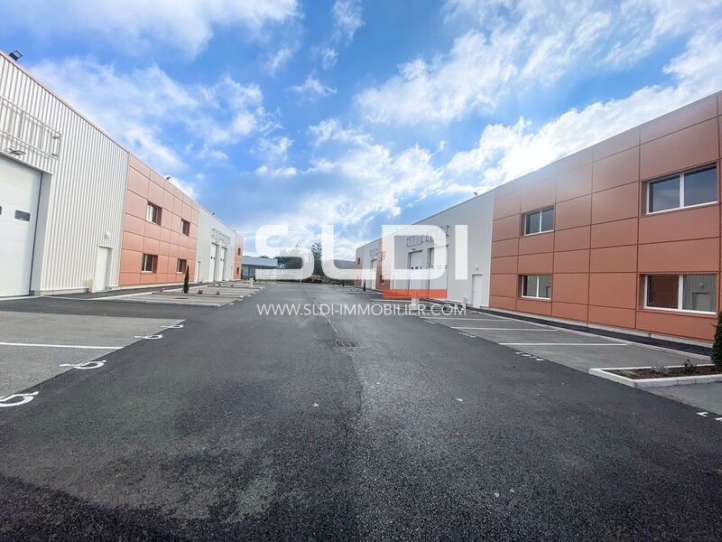 LOCAUX D'ACTIVITES NEUFS A LOUER A CHASSIEU DE 28