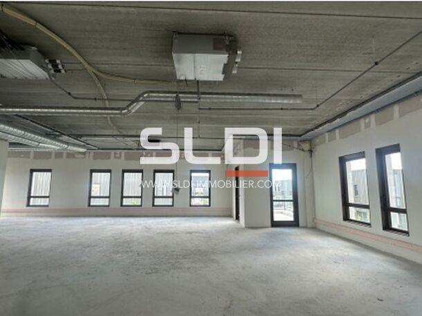 Nous vous proposons à la vente deux  surfaces de 