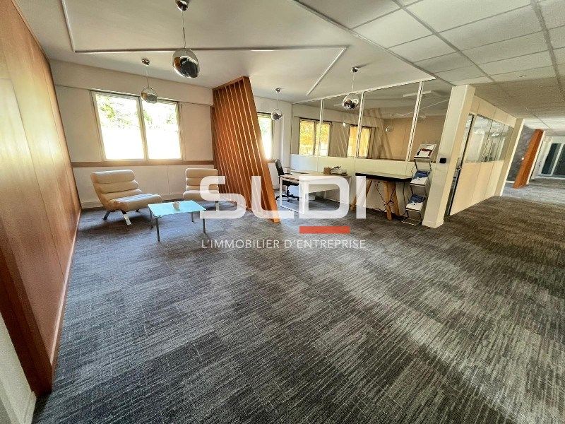 Découvrez des bureaux d'environ 160 m² à louer à