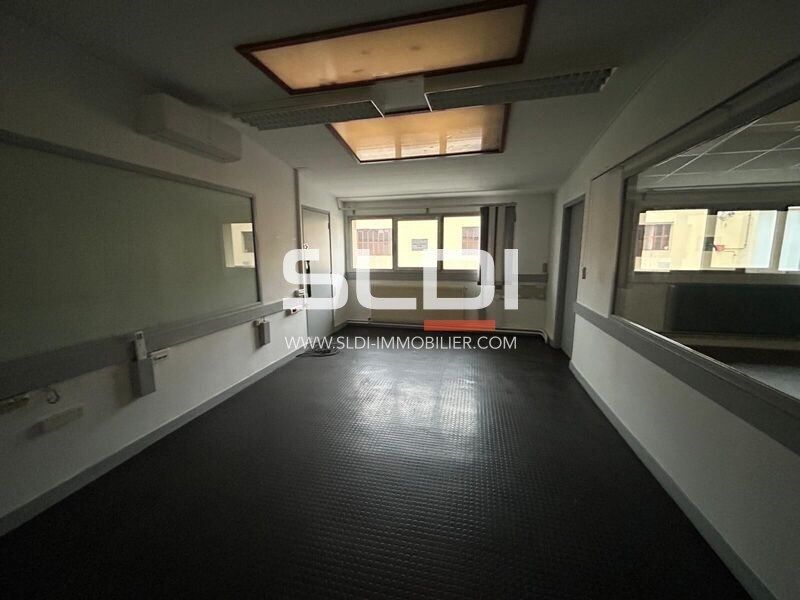 À la recherche d'un entrepôt, d'un local d'activi