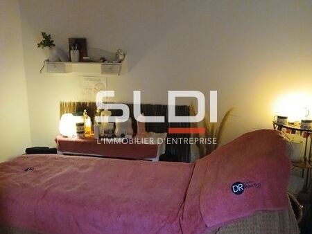 Salon de coiffure avec espace beauté établi depui