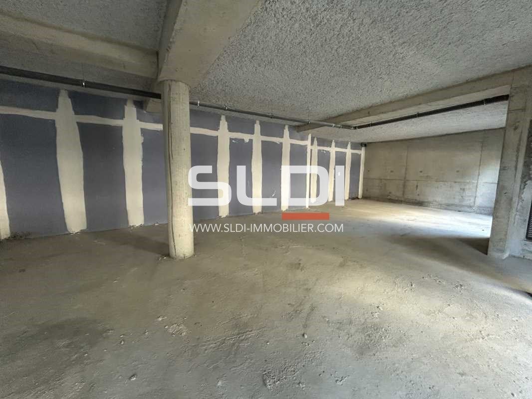 Nous vous proposons à la vente deux bureaux en re