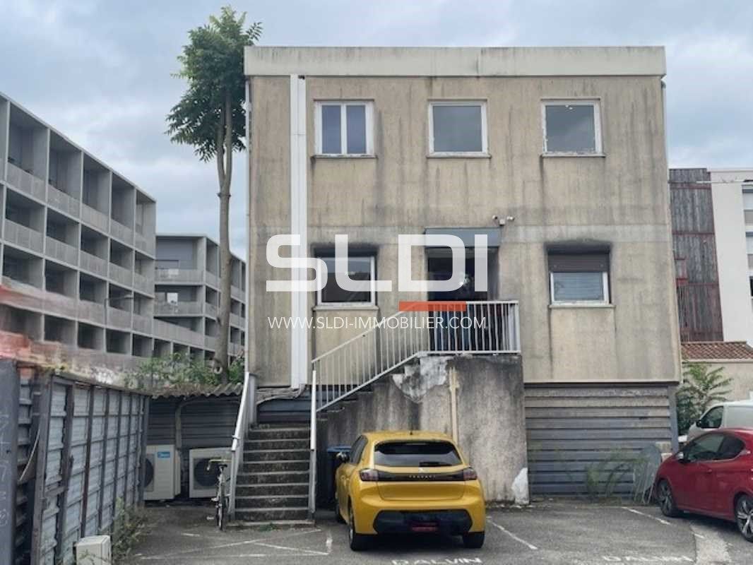 Nous vous proposons à la location un bâtiment de 