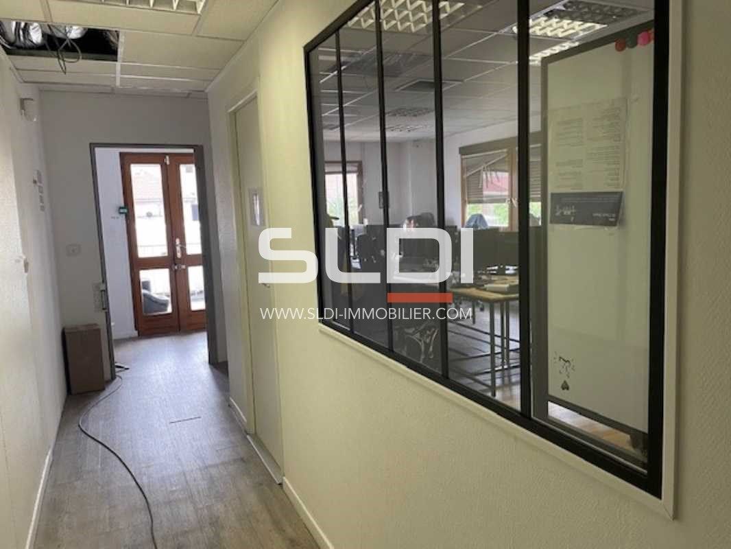 Nous vous proposons à la location un bâtiment de 