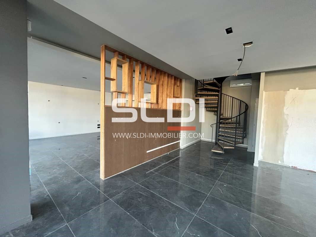 Nous vous proposons ces locaux d'activités à la l