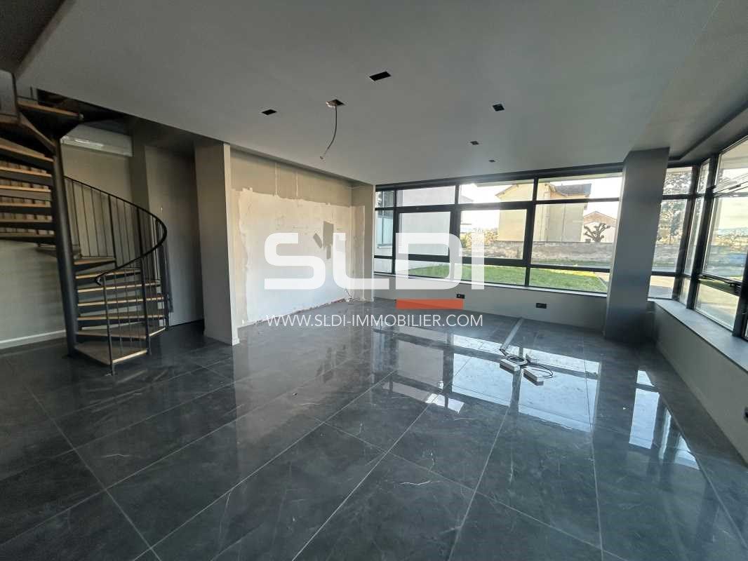 Nous vous proposons ces locaux d'activités à la l