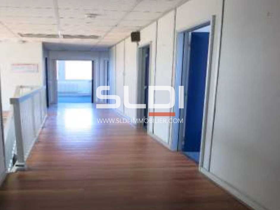 Dans un ensemble immobilier à usage mixte, nous v