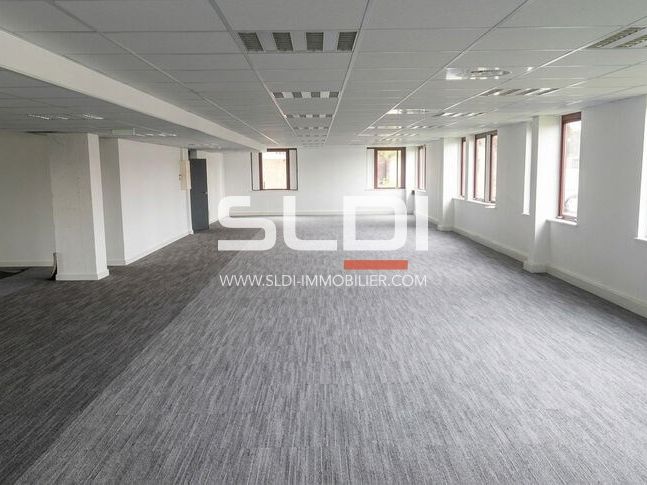 Bureaux à Louer et à vendre - Vénissieux | Rue du