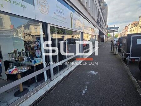 Local commercial de 373 m² - Rue de Lyon à Mâcon 
