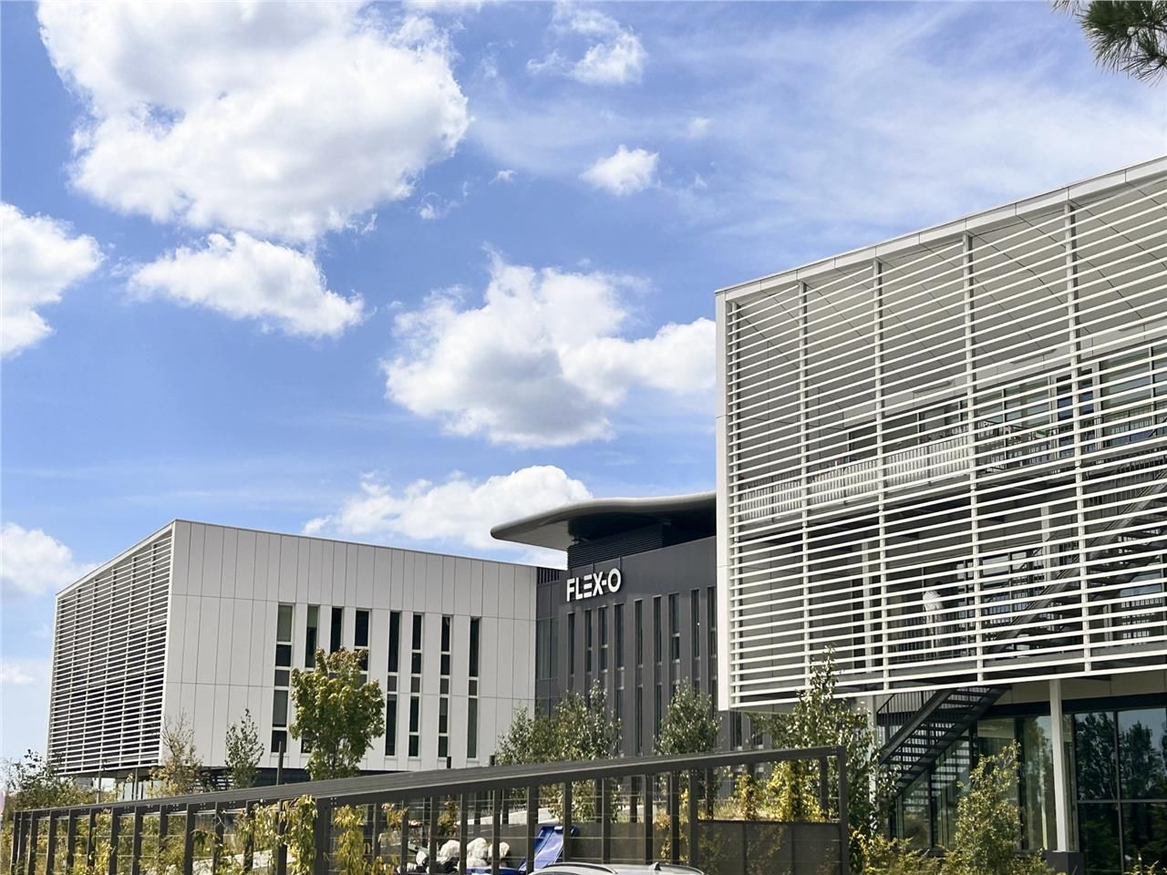 Arthur Loyd vous propose à la location des platea