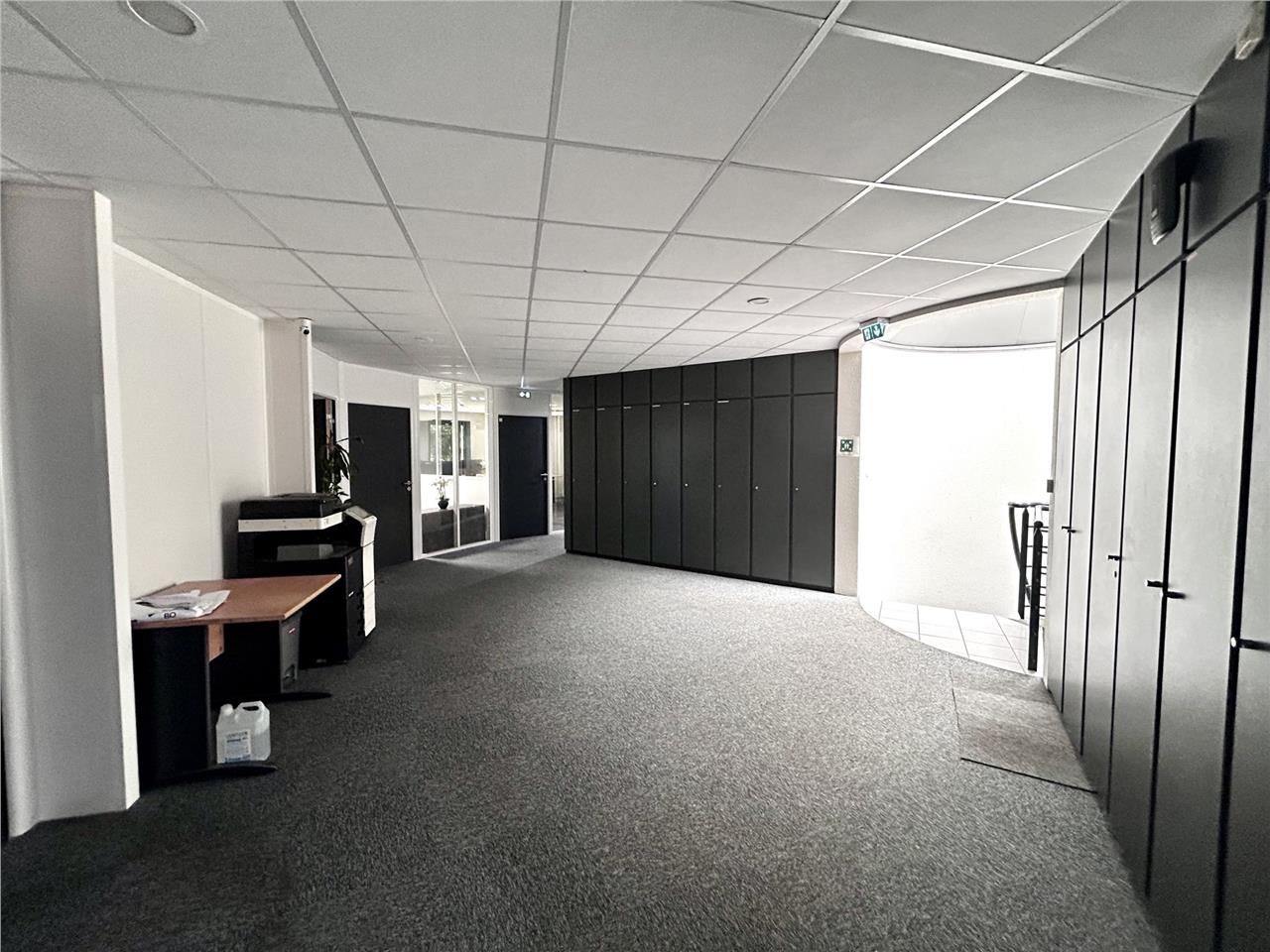 Dans le parc tertiaire Innolin à Mérignac, proche