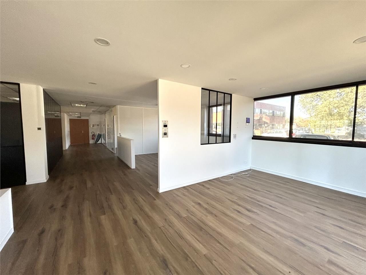 Situés en bordure de l'avenue Kennedy, au coeur d