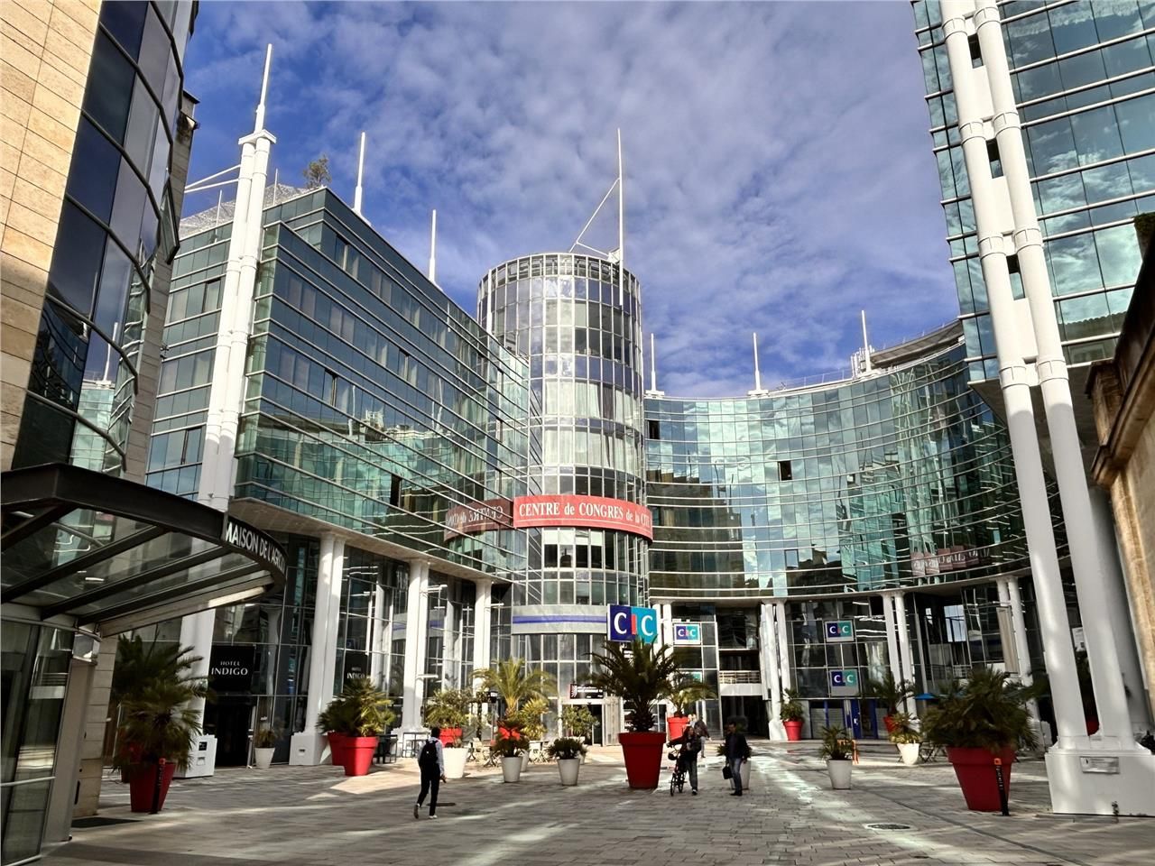 Arthur Loyd propose à la location plusieurs plate