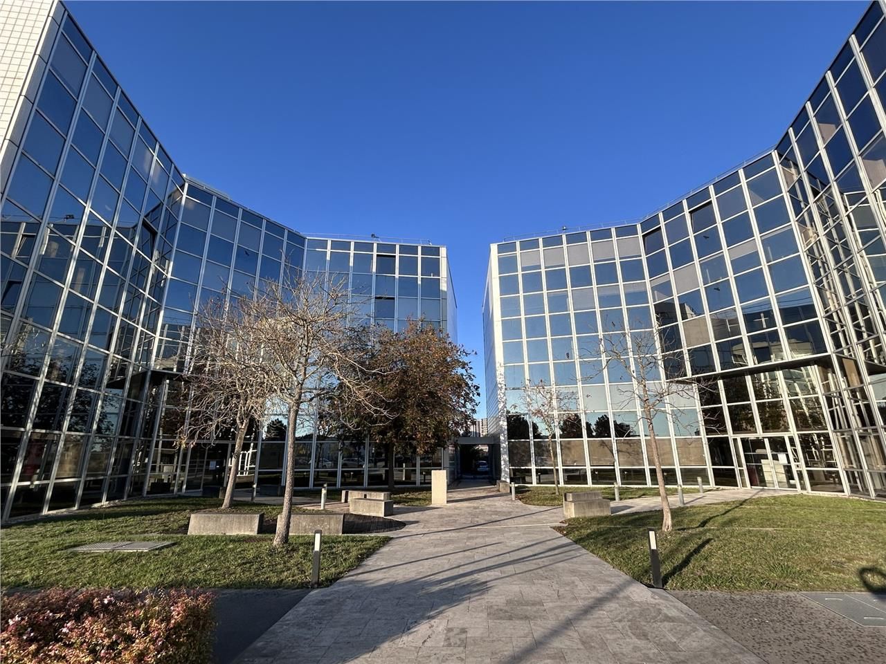 Arthur Loyd vous propose à la location plusieurs 