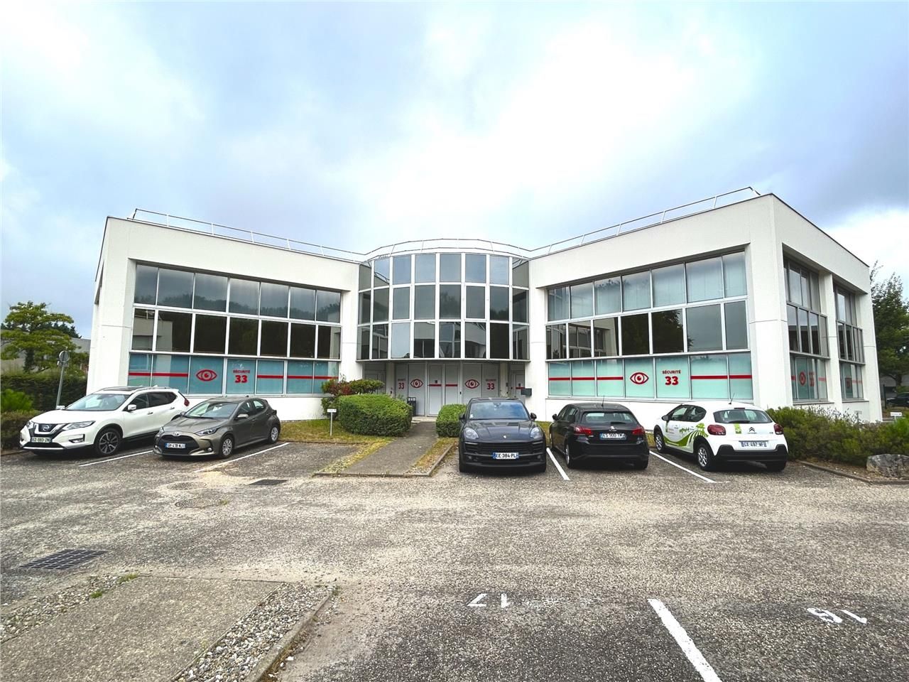 Arthur Loyd vous propose à la location 940 m² de 