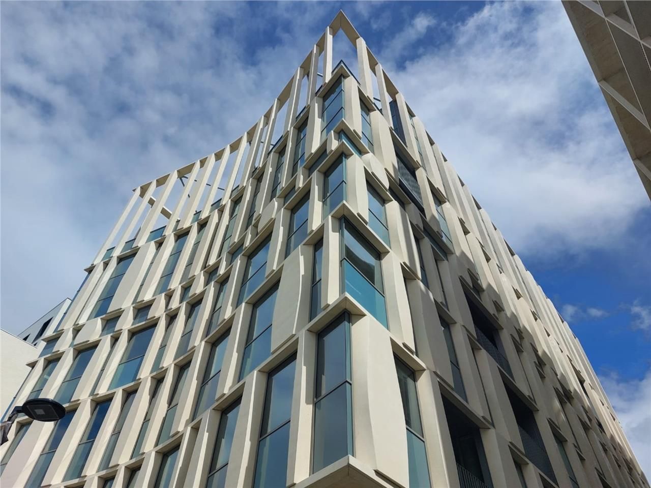 Arthur Loyd vous propose à la location plusieurs 