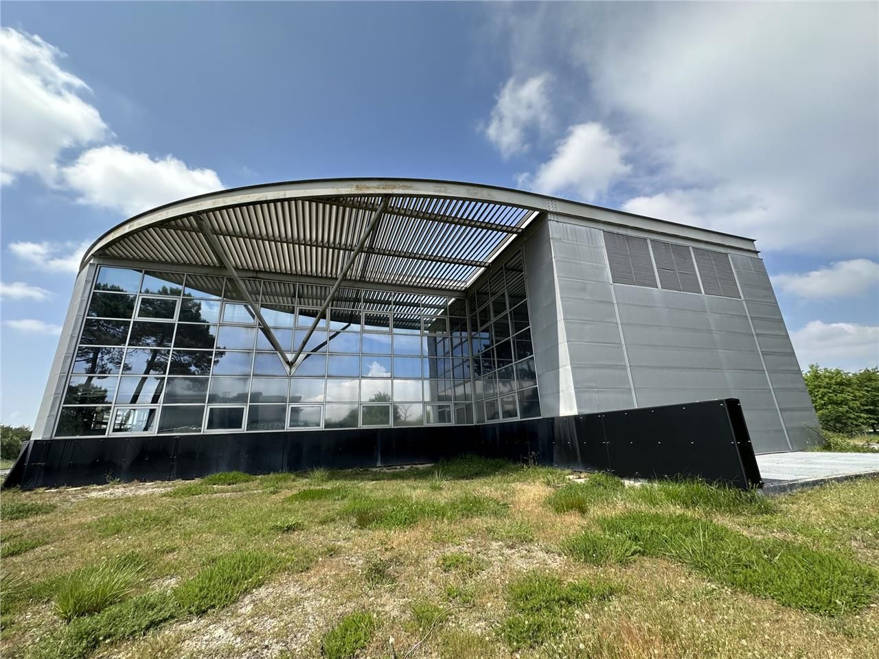 Arthur Loyd vous propose à la location un immeubl