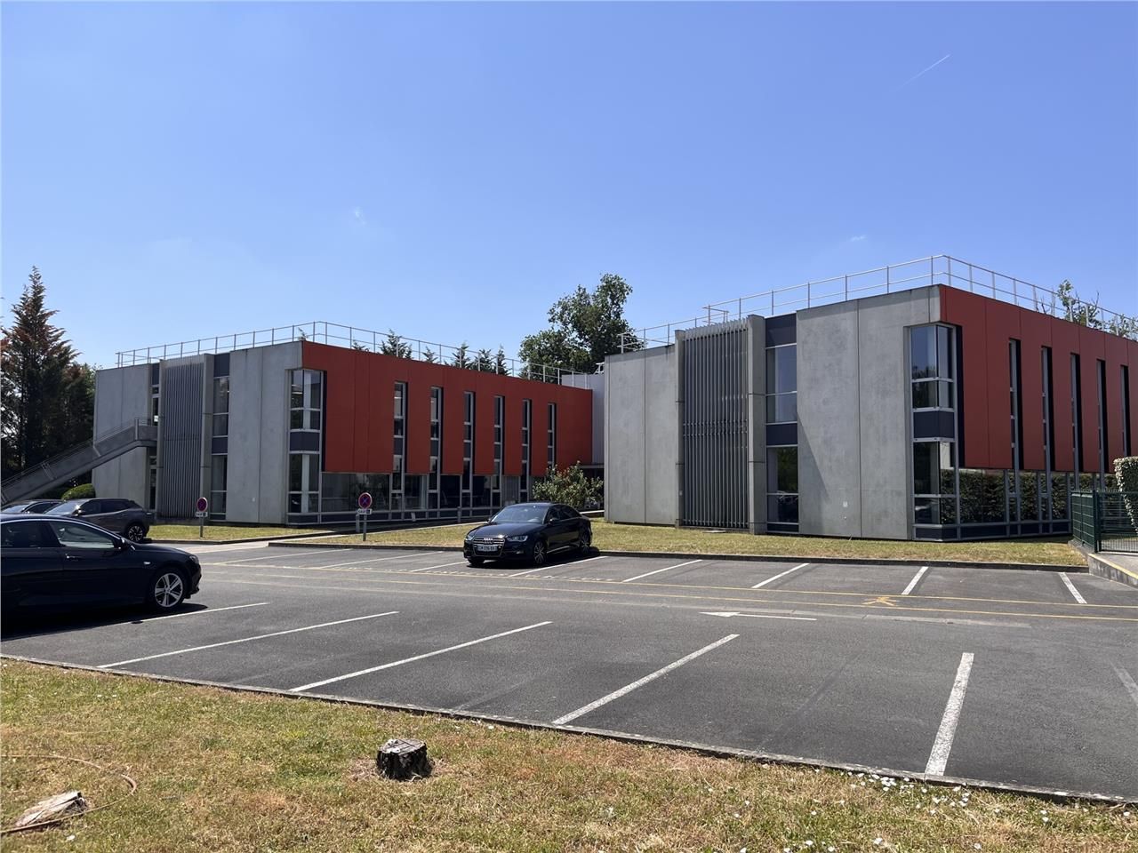 Arthur Loyd vous propose la location de deux plat