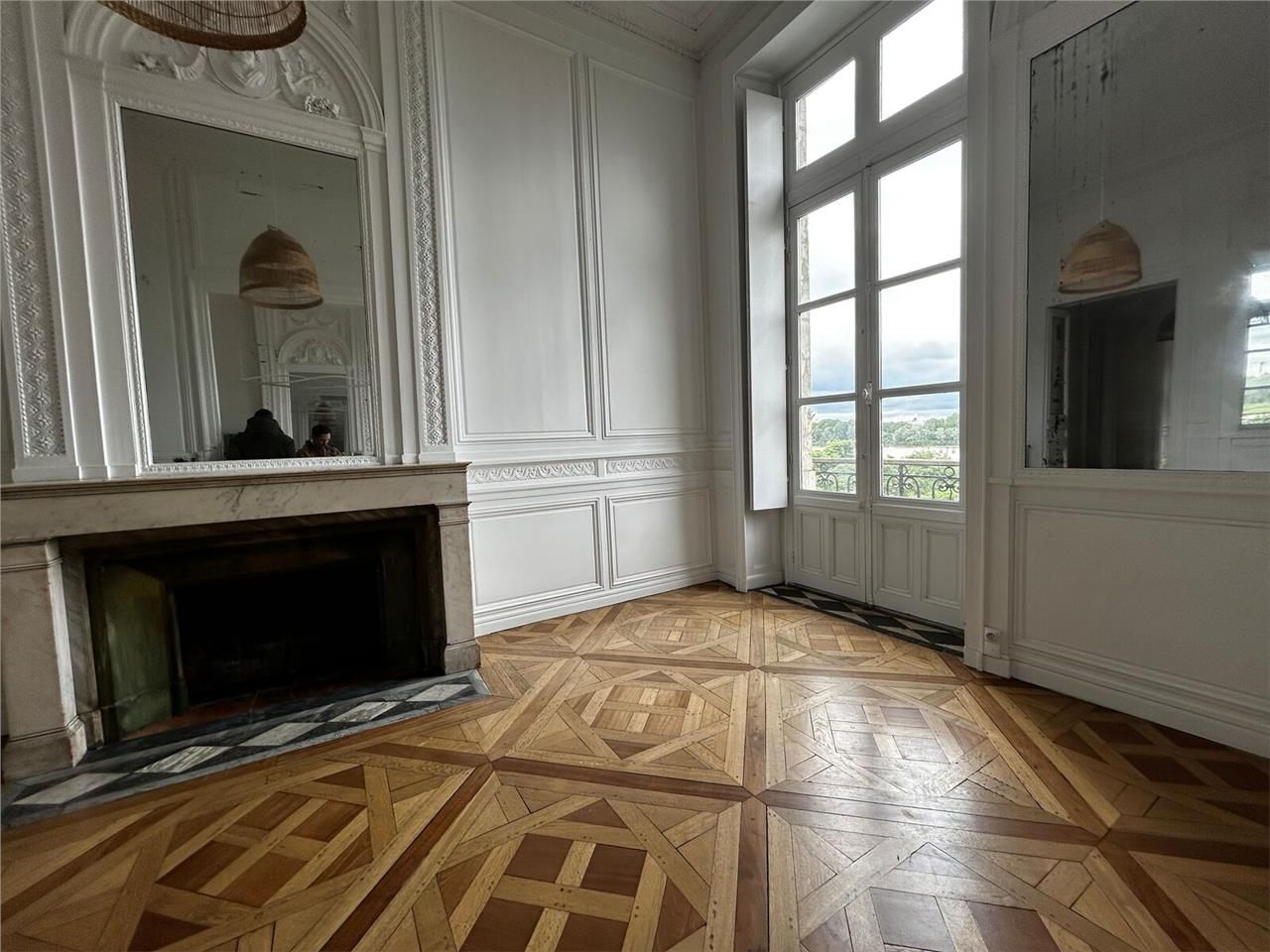 À proximité immédiate de la Place