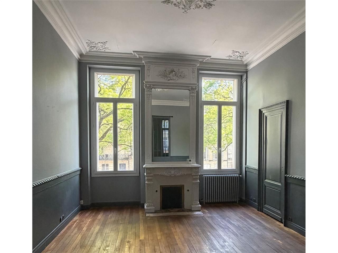 Entre le Jardin Public et la place Paul Doumer, A