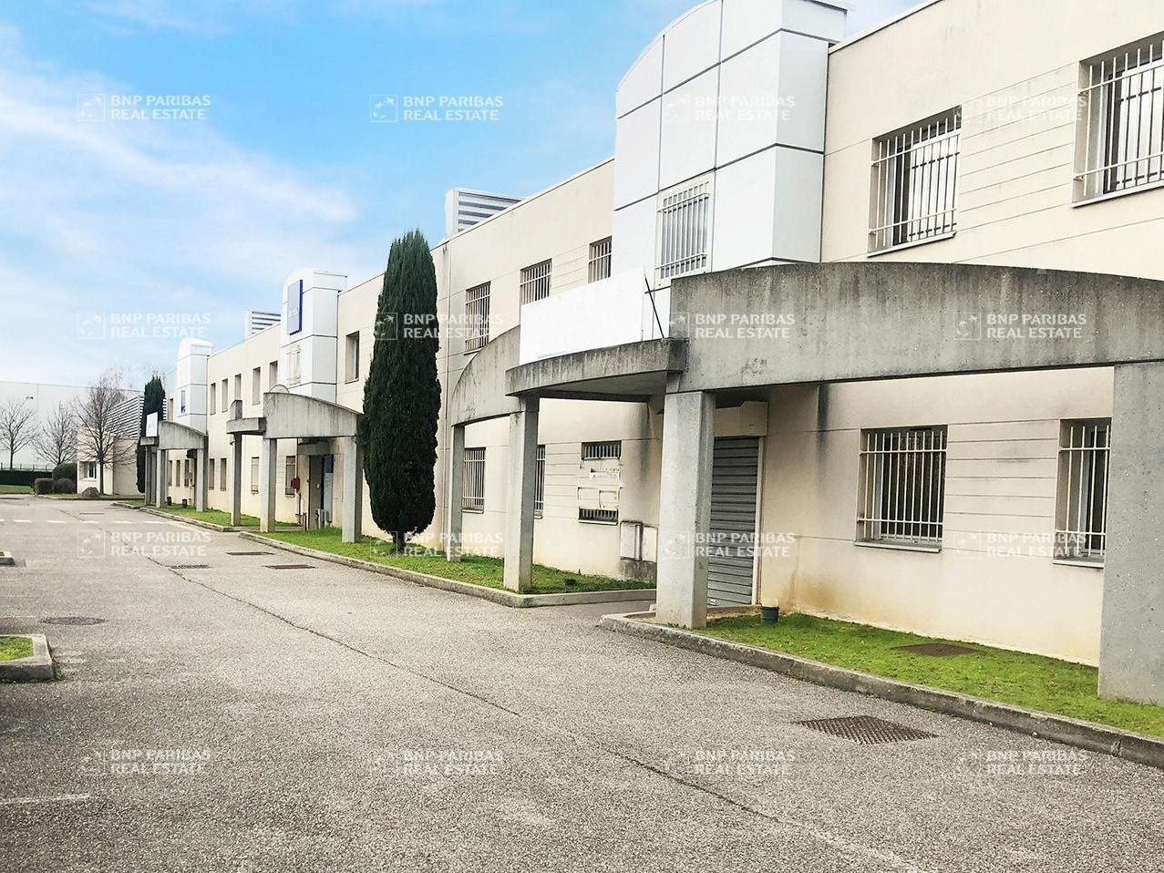 Location Activité 500 m² non divisibles 69800 Saint priest