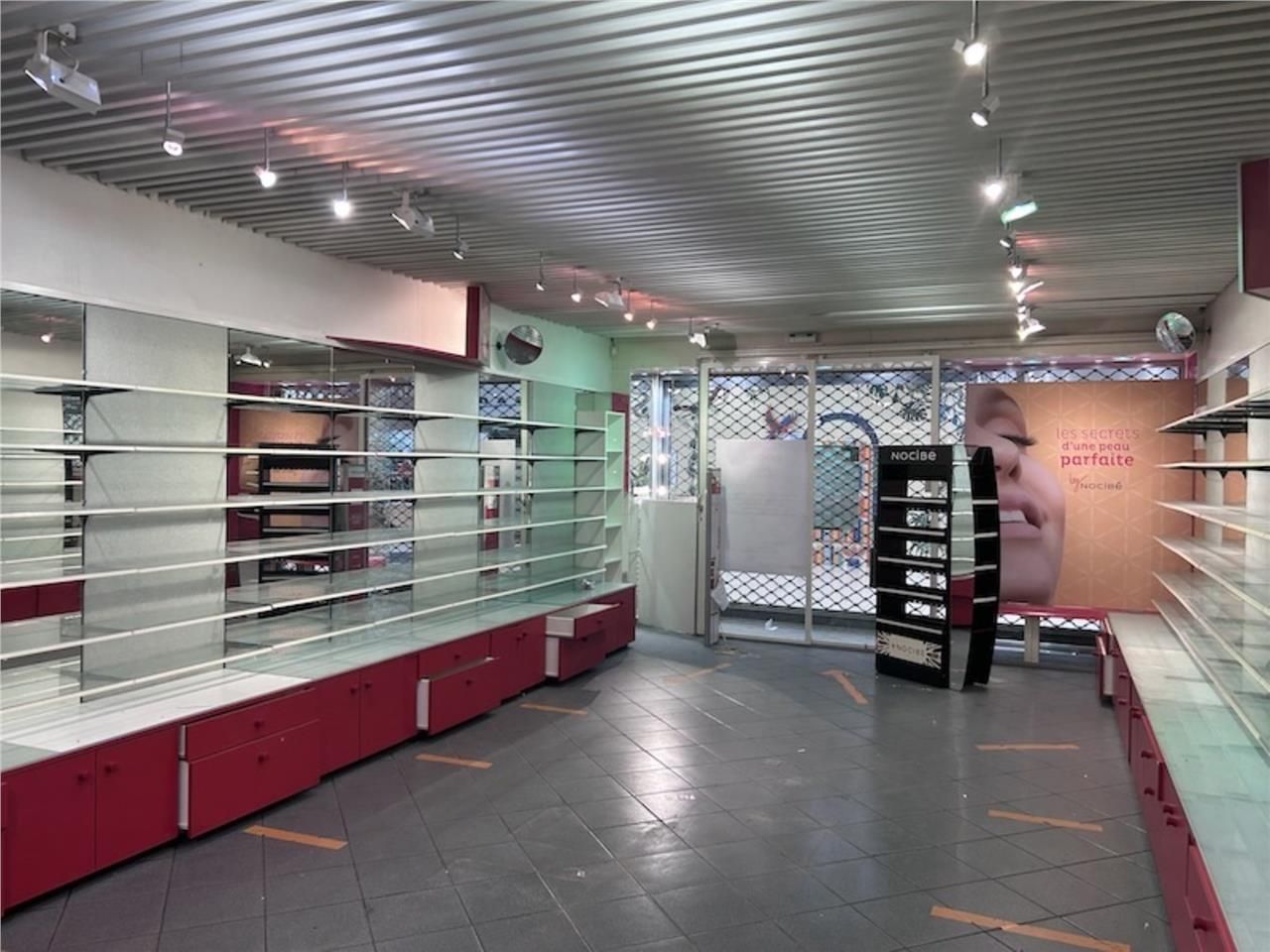 Bourg en Bresse - Galerie marchande Carrefour - A