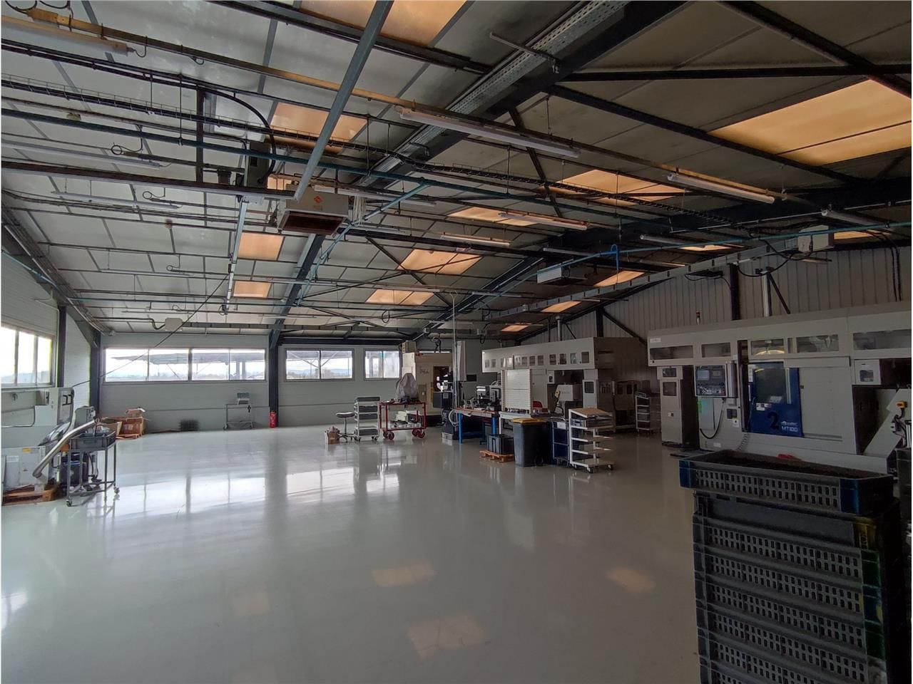 A VENDRE  LOCAUX D'ACTIVITE - SAINT-TRIVIER-SUR-M