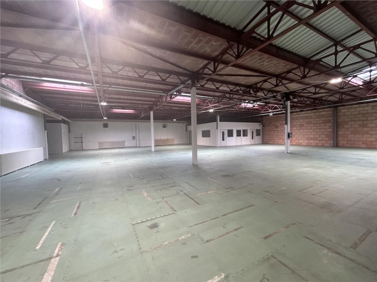 MACON - ZONE INDUSTRIELLE Bâtiment à destination 