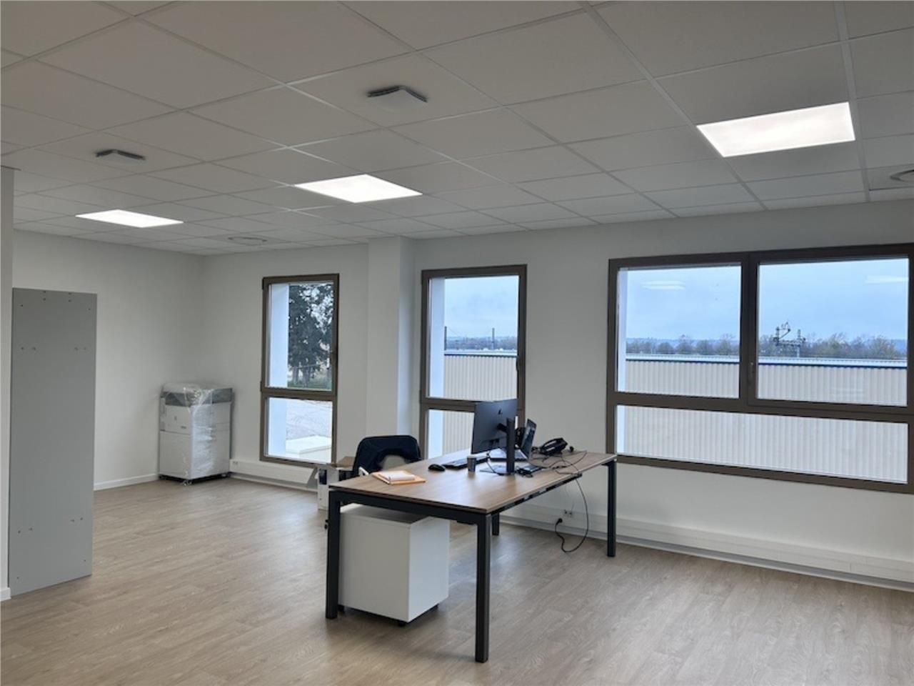 BOURG SUD - TOSSIAT Bureaux neufs à vendre ou à l