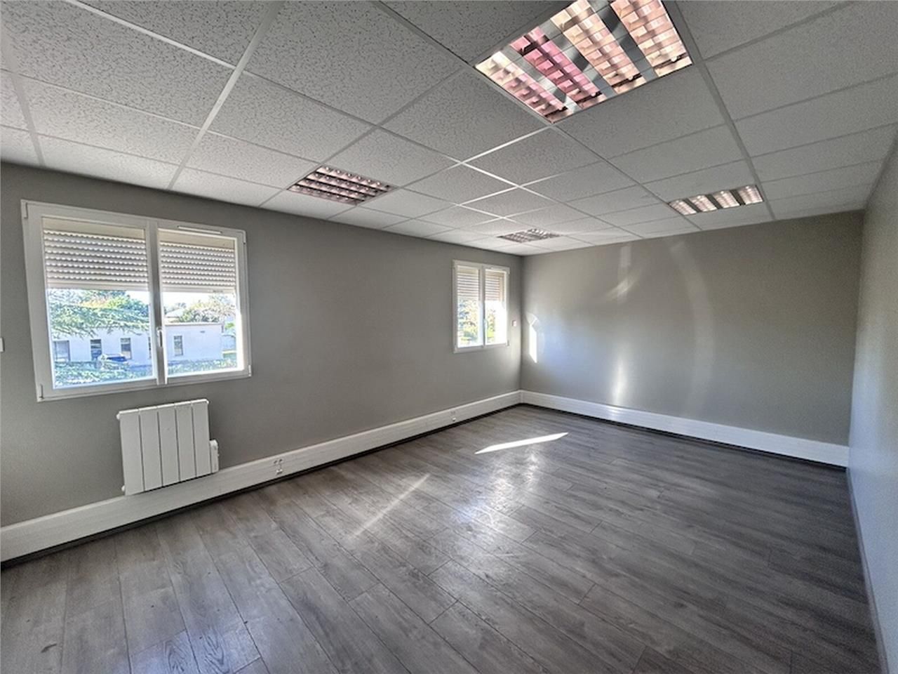 LOCAUX D'ACTIVITE - STOCKAGE - HANGAR Disponibles