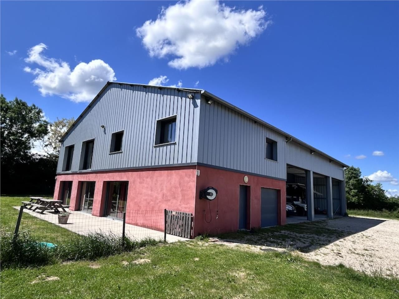 CHATILLON SUR CHALARONNE - VENTE INVESTISSEUR Bât