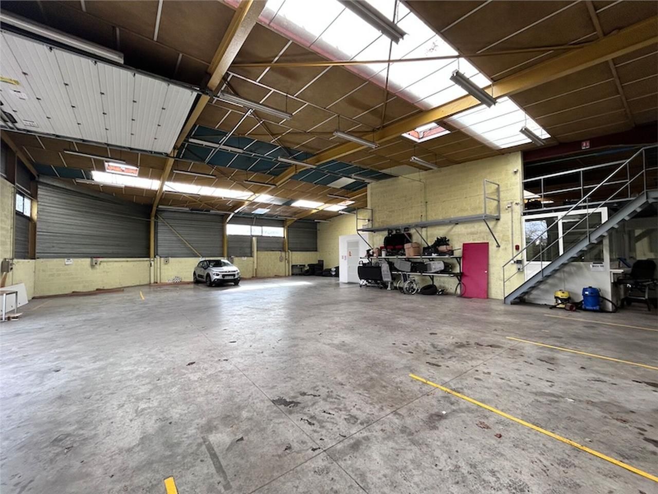 VIRIAT - BOURG EN BRESSE  Local d'activité de 500