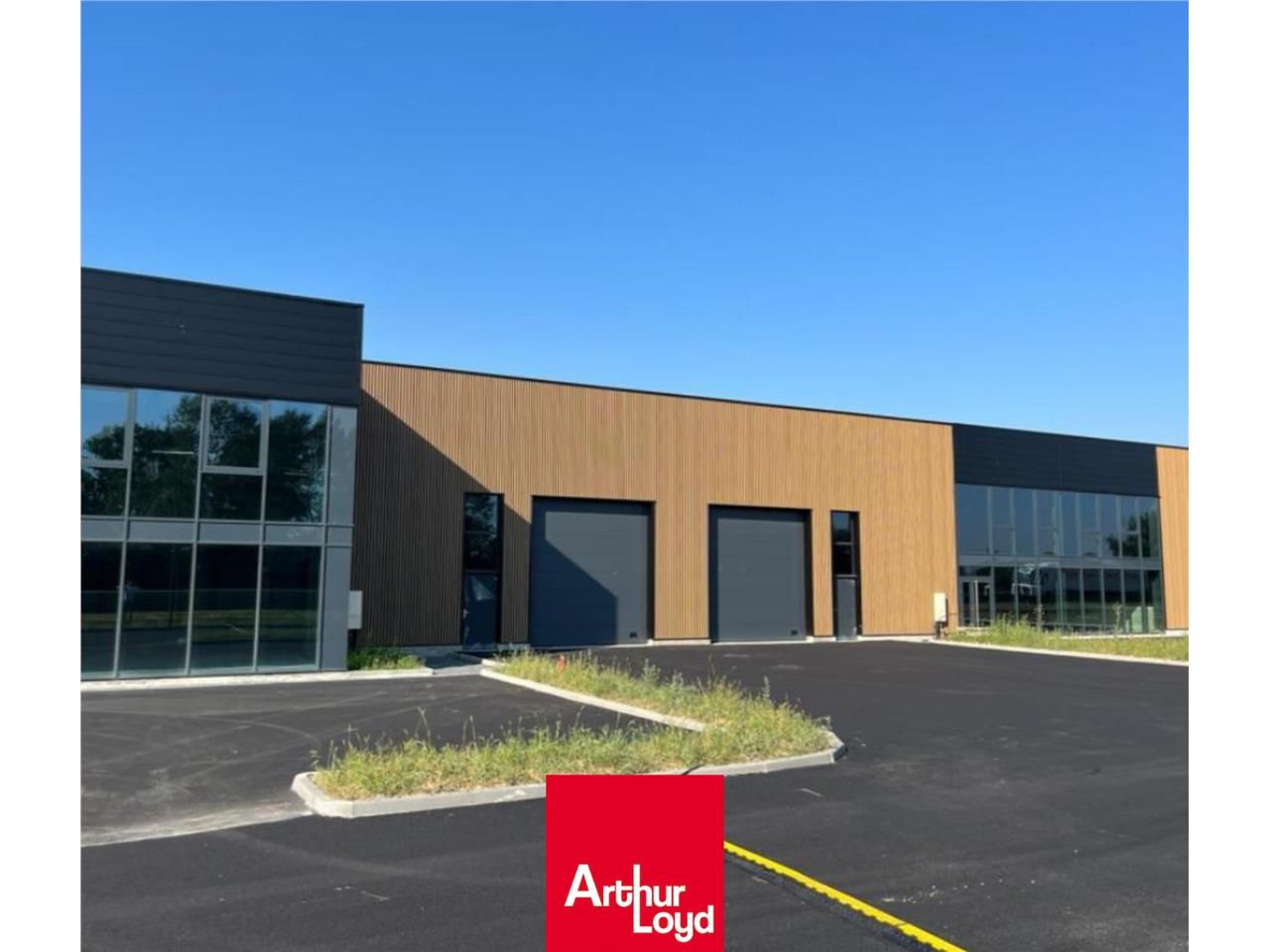 A LOUER - LOCAL D'ACTIVITÉ - ENTREPÔT - STOCKAGE 