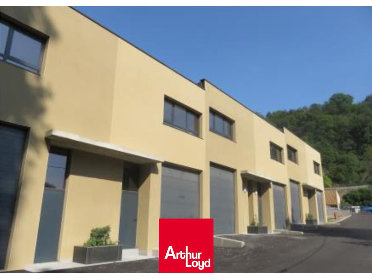 A LOUER | LOCAUX D'ACTIVITE / STOCKAGE | Proche d