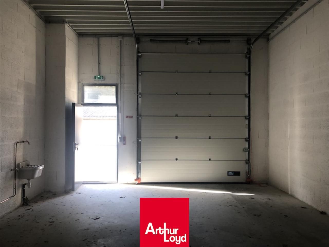 A LOUER | LOCAUX D'ACTIVITE / STOCKAGE | Proche d