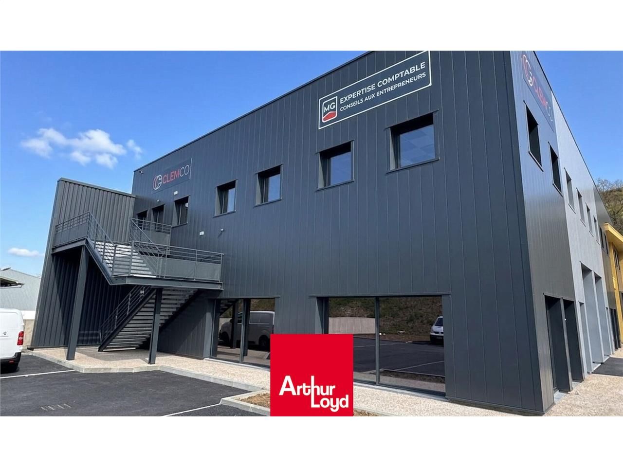 A LOUER | LOCAUX D'ACTIVITÉ | TARARE  Différentes