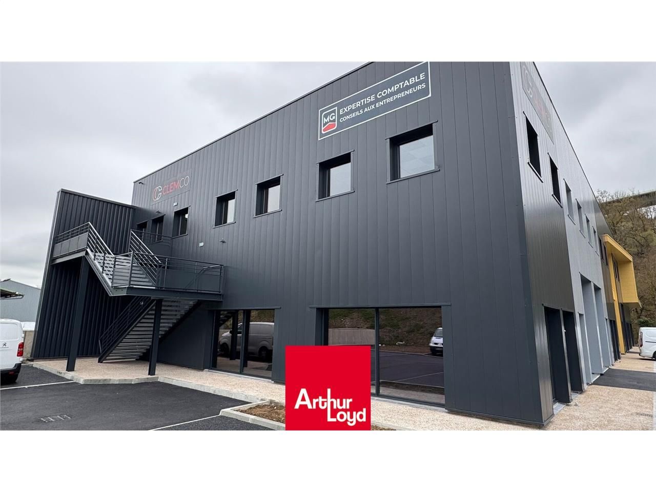 A VENDRE | LOCAUX D'ACTIVITÉ SHOWROOM  BUREAUX | 