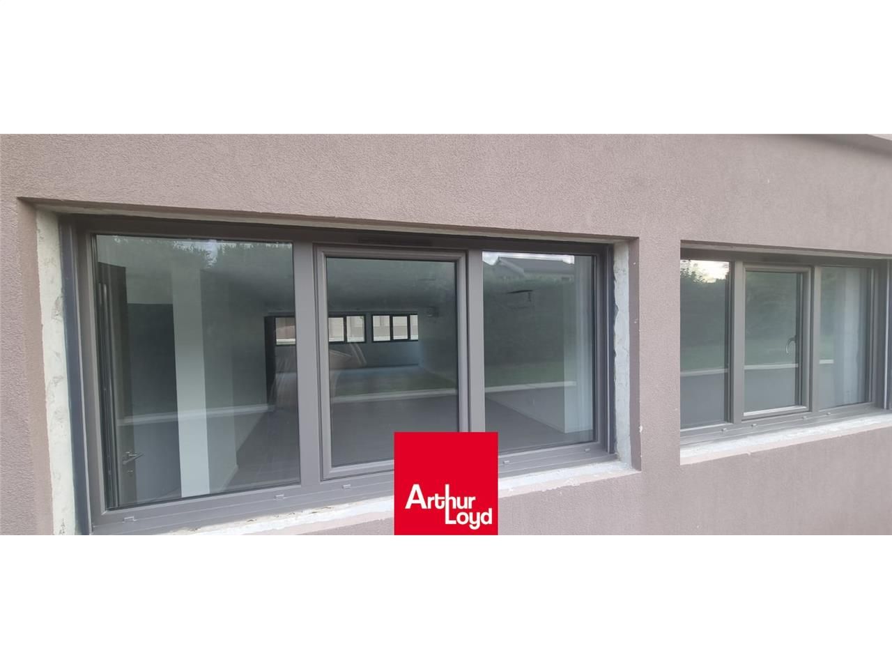 LOCAL COMMERCIAL A LOUER | JASSANS RIOTTIER  Votr